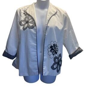 Alfred Dunner White jacket, Blazer, size 16 lined black applique